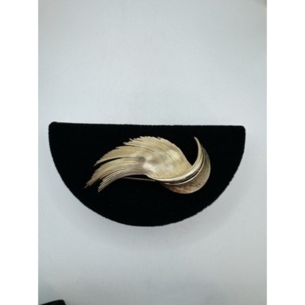 Vintage Trifari Brushed Gold Tone Pin Brooch Crashing Waves Blowing Leaves 3 15$